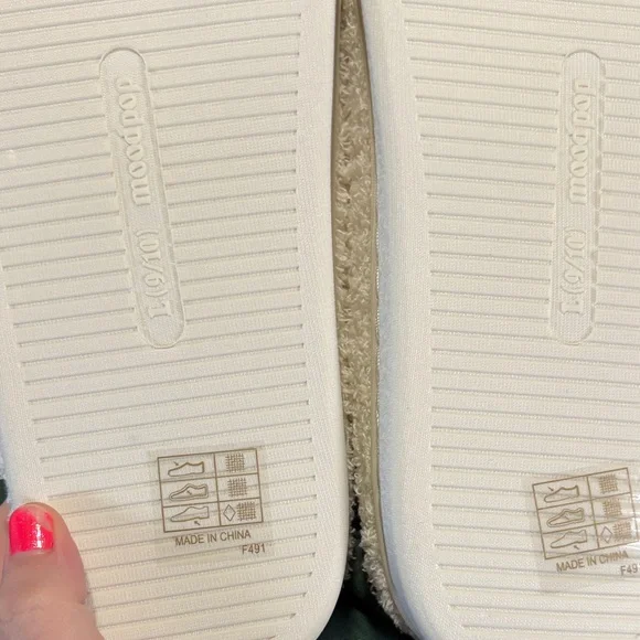 White Slippers with Bear Design - Picture 2 of 2